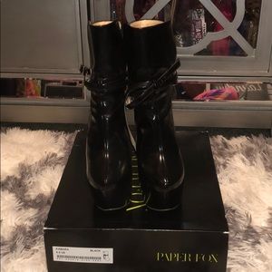 Black Paper Fox Booties size 6.5